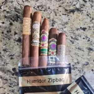 Cornelio Sampler (1 Escipión 2ble Pressed; 1 Escipión Toro; 1 Flor de Bayahíbe 2ble Pressed Toro; 1 Flor de Bayahíbe Toro; 1 Cornelio Toro + Humidor Bag)